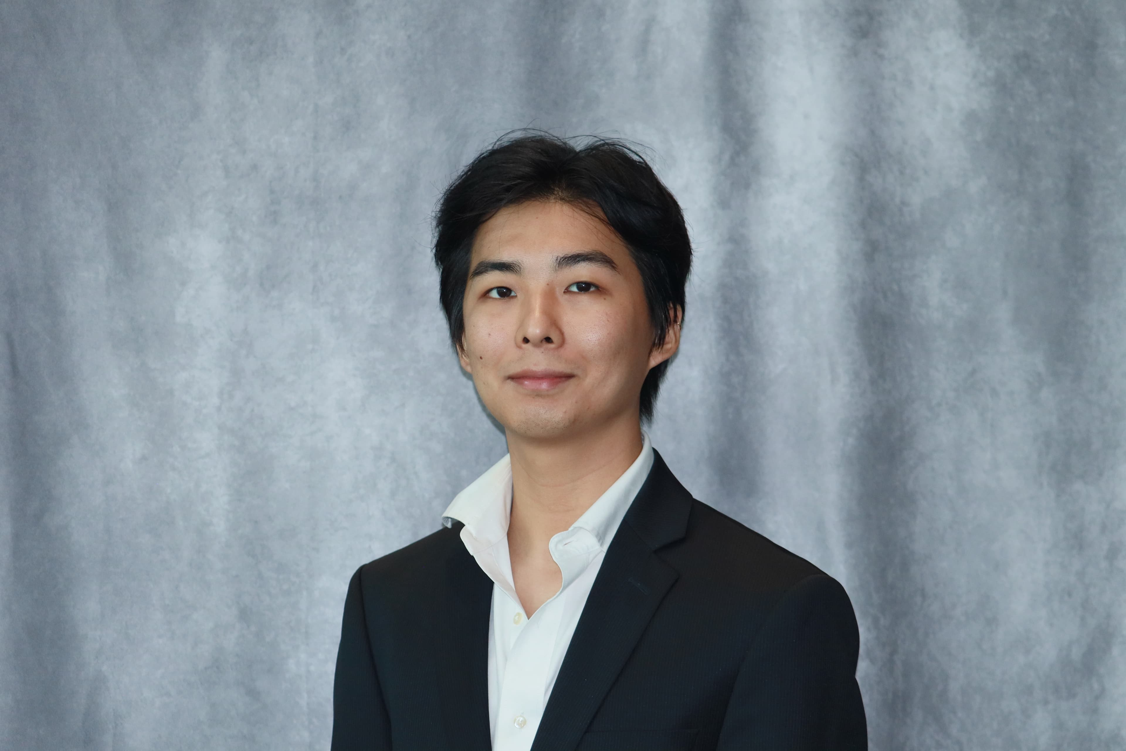 Junze Zhang headshot